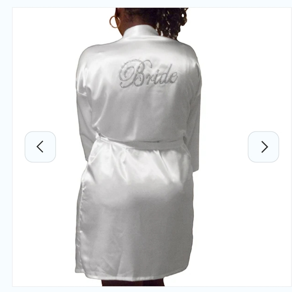 Bride Silky White Robe & Silver Bar Necklace Set